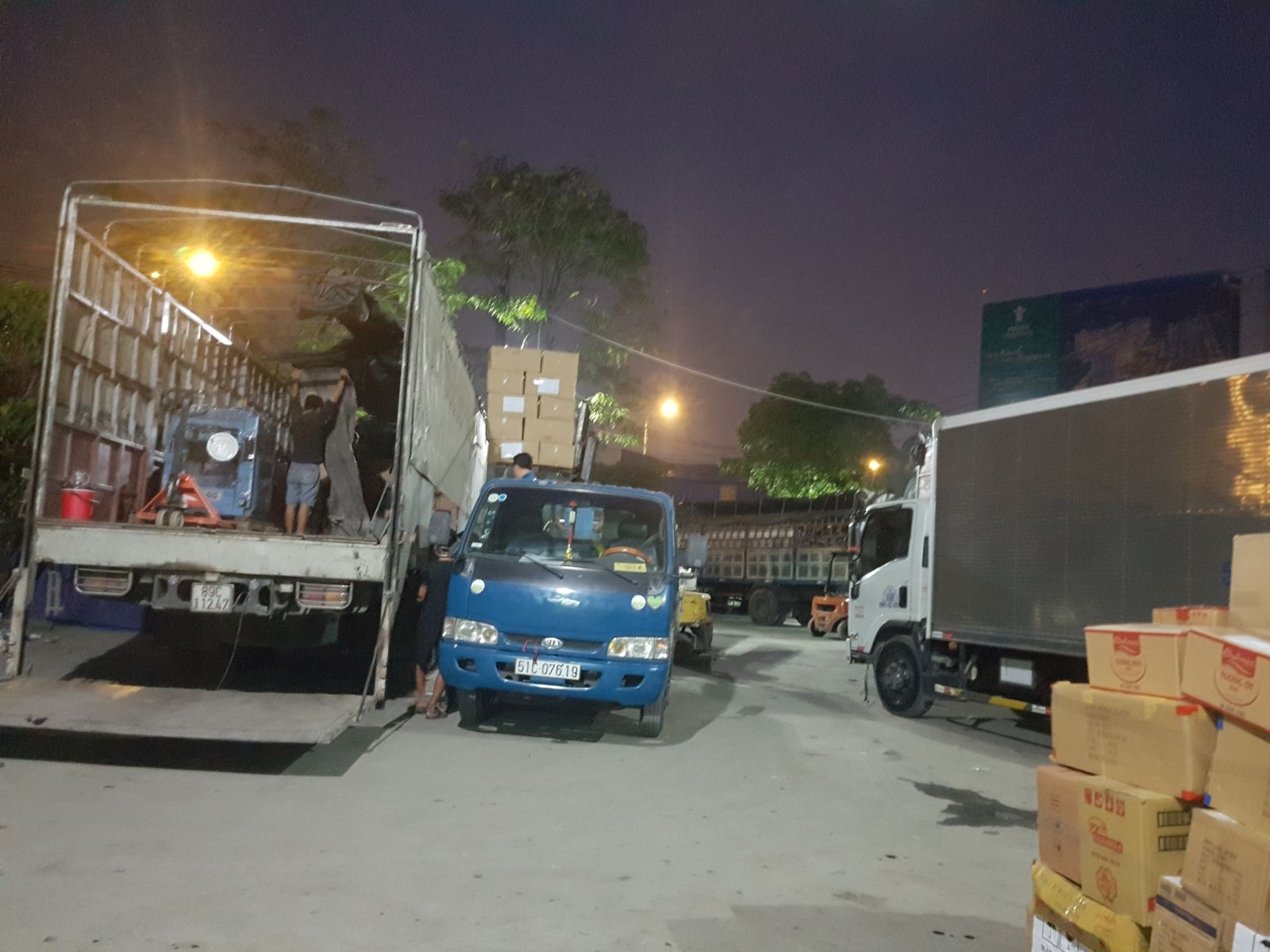xe tải 5 tấn thùng kín chở hàng